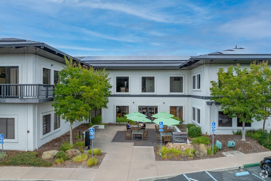 40 Ragsdale Dr, Monterey, CA à louer - Photo de l’immeuble – Image 3 sur 7