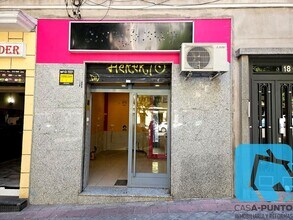 Local commercial dans Madrid, Madrid à louer Photo de la construction– Image 1 sur 7