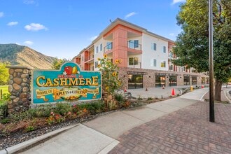 412 Aplets Way, Cashmere, WA à louer Photo de l’immeuble– Image 2 sur 11