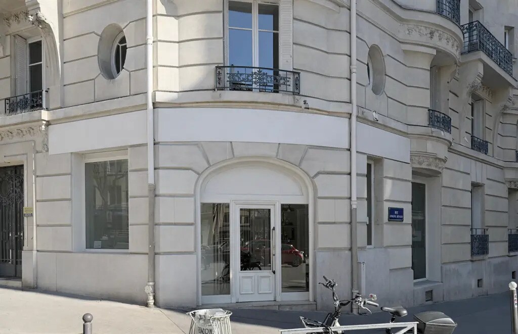 Local commercial dans Paris à louer Photo de l’immeuble– Image 1 sur 9