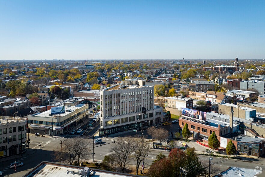 2800 N Milwaukee Ave, Chicago, IL à louer - Photo de l’immeuble – Image 3 sur 10