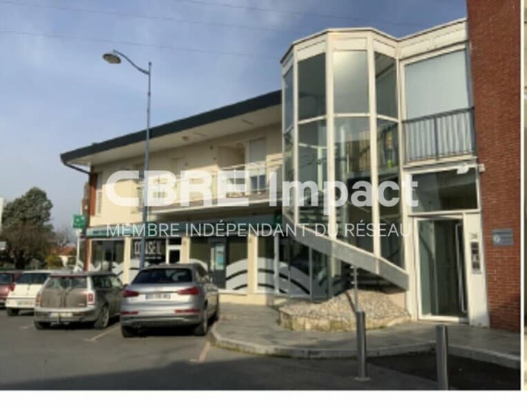 Place Du Commerce, Tinqueux à louer - Photo de l’immeuble – Image 3 sur 4