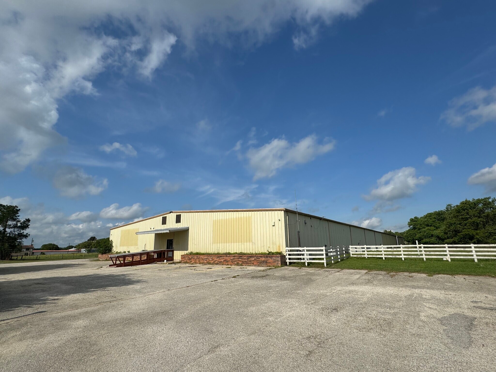 2502 Highway 304, Smithville, TX à vendre Photo de l’immeuble– Image 1 sur 14
