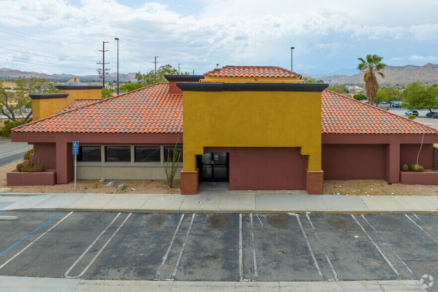 58012 29 Palms Hwy, Yucca Valley, CA à vendre - Photo de l’immeuble – Image 2 sur 10