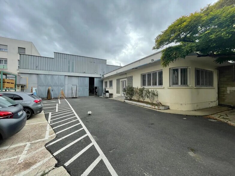 Local d'activités dans Saint-Denis à vendre - Photo de l’immeuble – Image 1 sur 10