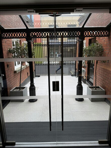 4 Farm St, Londres à louer - Photo de l’immeuble – Image 2 sur 12