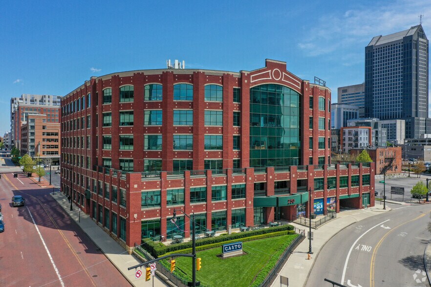250 Civic Center Dr, Columbus, OH à louer - Photo de l’immeuble – Image 1 sur 2