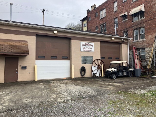1110 Island Ave, Mckees Rocks, PA à louer - Photo de l’immeuble – Image 2 sur 47