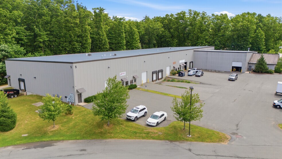 5 Fairchild Sq, Clifton Park, NY à louer - Photo de l’immeuble – Image 1 sur 4