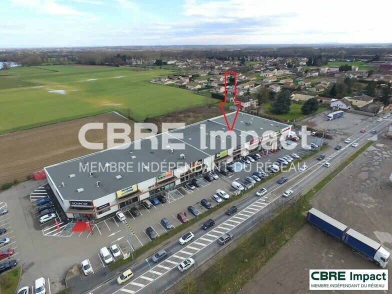 Local commercial dans Varennes-lès-Mâcon à louer - Photo de l’immeuble – Image 1 sur 7