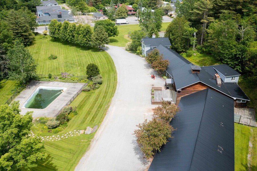 1007 Mountain Rd, Stowe, VT à vendre - Photo de l’immeuble – Image 2 sur 9