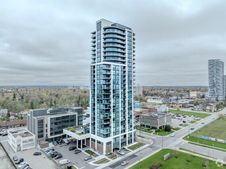 15 Lynch St, Brampton, ON à louer - Photo de l’immeuble – Image 3 sur 5
