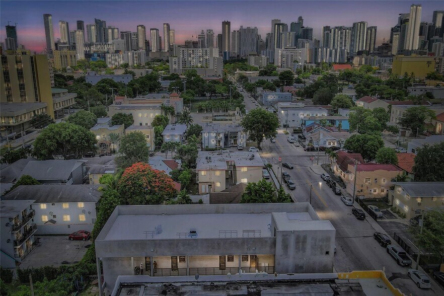 1037 NW 2nd St, Miami, FL à vendre - Photo de l’immeuble – Image 1 sur 28