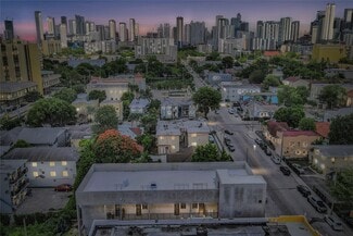 Plus de détails pour 1037 NW 2nd St, Miami, FL - Logement à vendre
