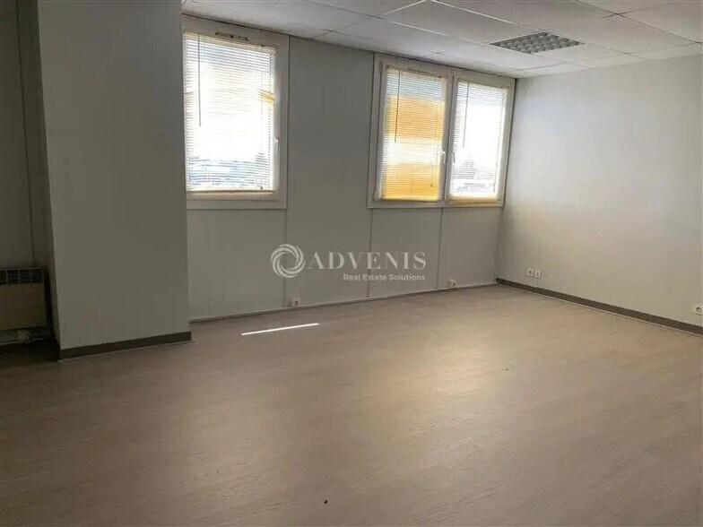 Bureau dans Le Mans à louer - Photo de l’immeuble – Image 3 sur 9
