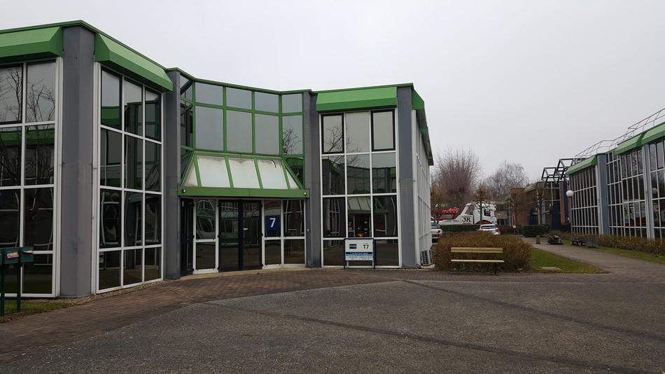 Bureau dans Saint-Thibault-des-Vignes à louer - Photo de l’immeuble – Image 2 sur 5
