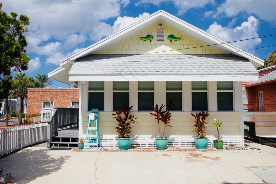 118 Hall Pl, Neptune Beach, FL à vendre - Photo principale – Image 1 sur 8