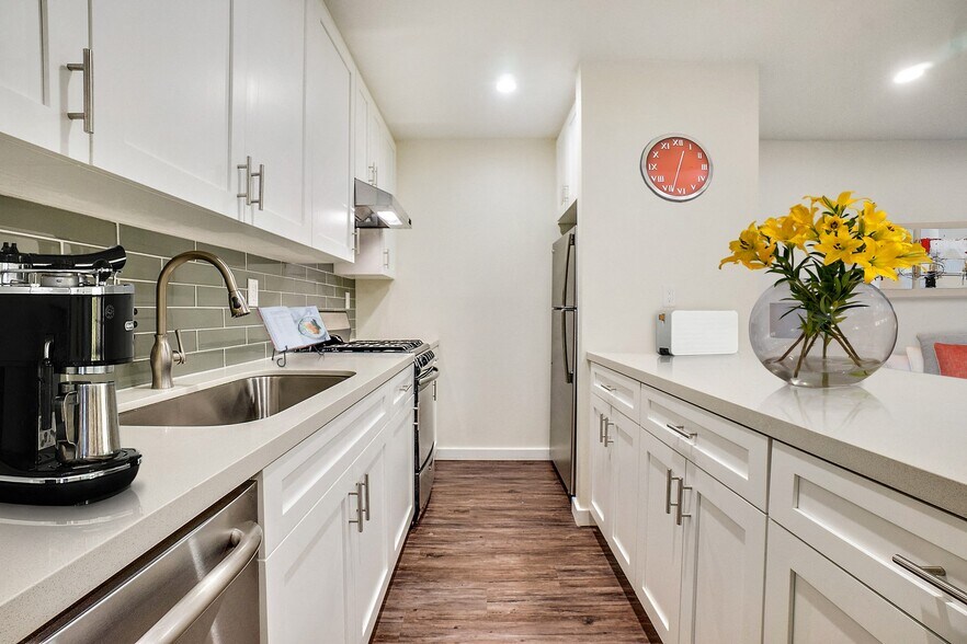 14849 Vanowen St, Van Nuys, CA à vendre - Photo de l’immeuble – Image 2 sur 45