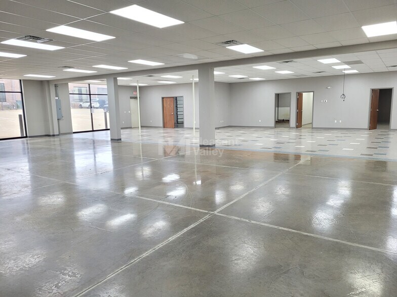 3743 – 3755 Boettler Oaks Dr., Uniontown, OH à louer - Photo de l’immeuble – Image 2 sur 7