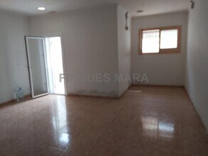 Local commercial dans Sant Boi de Llobregat, Barcelona à louer Plan d’étage– Image 1 sur 5