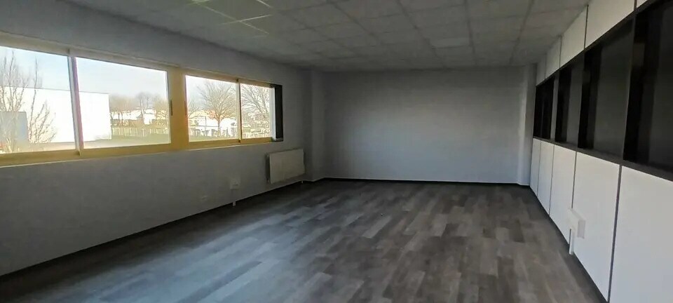 Local d’activités dans GONFREVILLE-L'ORCHER à louer - Photo de l’immeuble – Image 2 sur 4