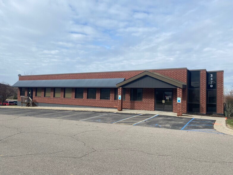 3370 E Jolly Rd, Lansing, MI à louer - Photo de l’immeuble – Image 3 sur 7
