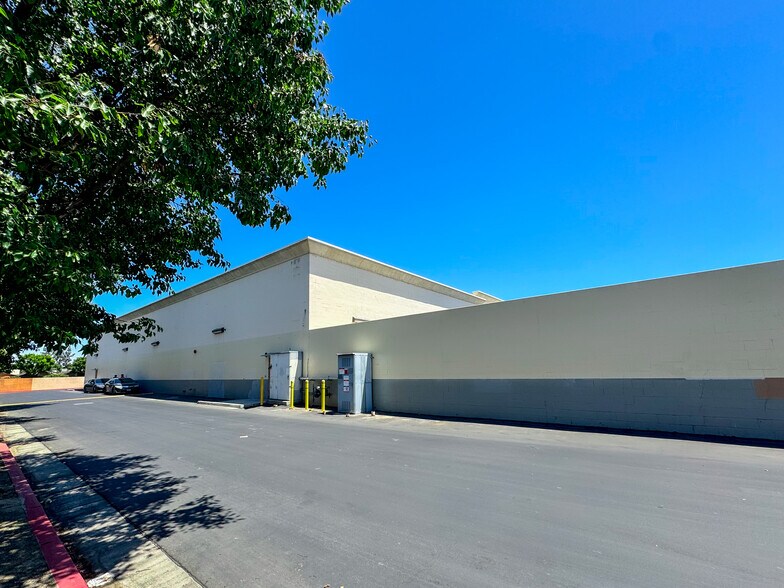 5000 Stockdale Hwy, Bakersfield, CA à louer - Photo de l’immeuble – Image 3 sur 8