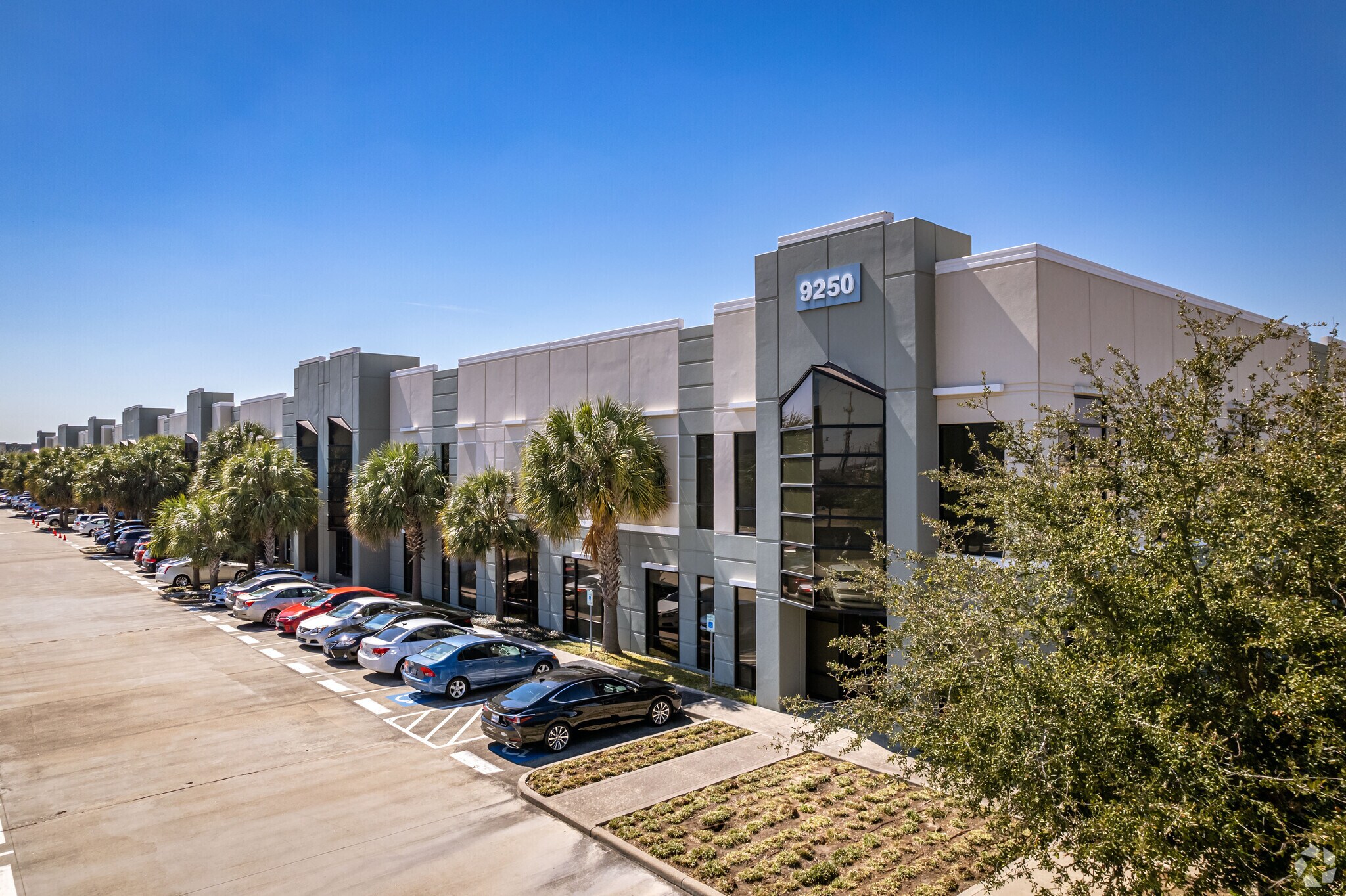 9220 Kirby Dr, Houston, TX à louer Photo de l’immeuble– Image 1 sur 10