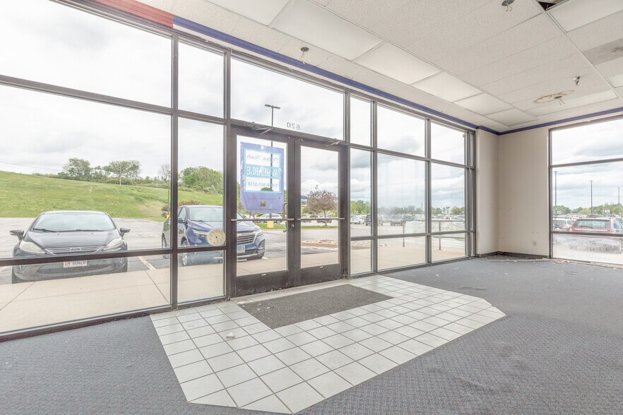 626 Wesley Dr, Wood River, IL à louer - Photo de l’immeuble – Image 3 sur 10