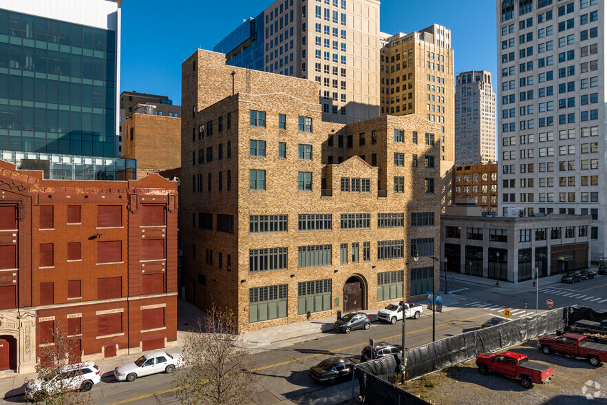 2110 Park Ave, Detroit, MI à louer - Photo de l’immeuble – Image 1 sur 5