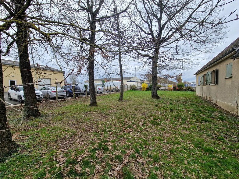 Local d'activités dans Lucé à vendre - Photo de l’immeuble – Image 3 sur 7