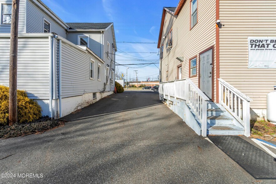 451-453 State Route 33 Millstone, NJ portefeuille de 2 biens à vendre sur LoopNet.fr - Photo de l’immeuble – Image 3 sur 19