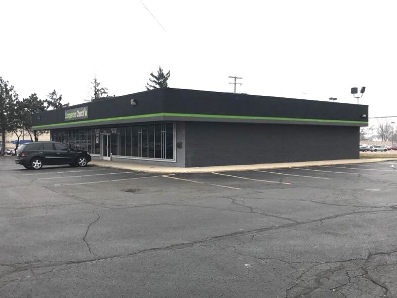 31542 Gratiot Ave, Roseville, MI à louer - Photo de l’immeuble – Image 2 sur 13