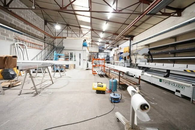 Plus de détails pour Différents types d’espaces à louer