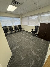 10525 170 St NW, Edmonton, AB à louer Photo intérieure– Image 2 sur 5