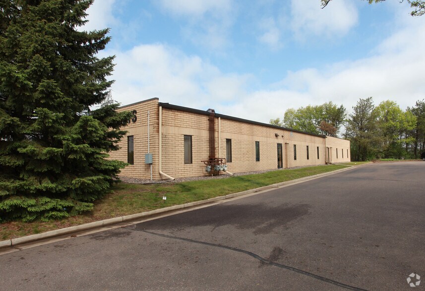 1324 W Clairemont Ave, Eau Claire, WI à louer - Photo de l’immeuble – Image 2 sur 4