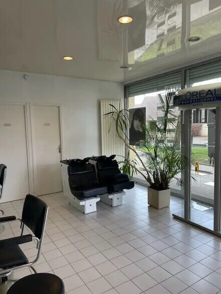 Local d’activités dans Le Mans à louer - Photo de l’immeuble – Image 3 sur 5