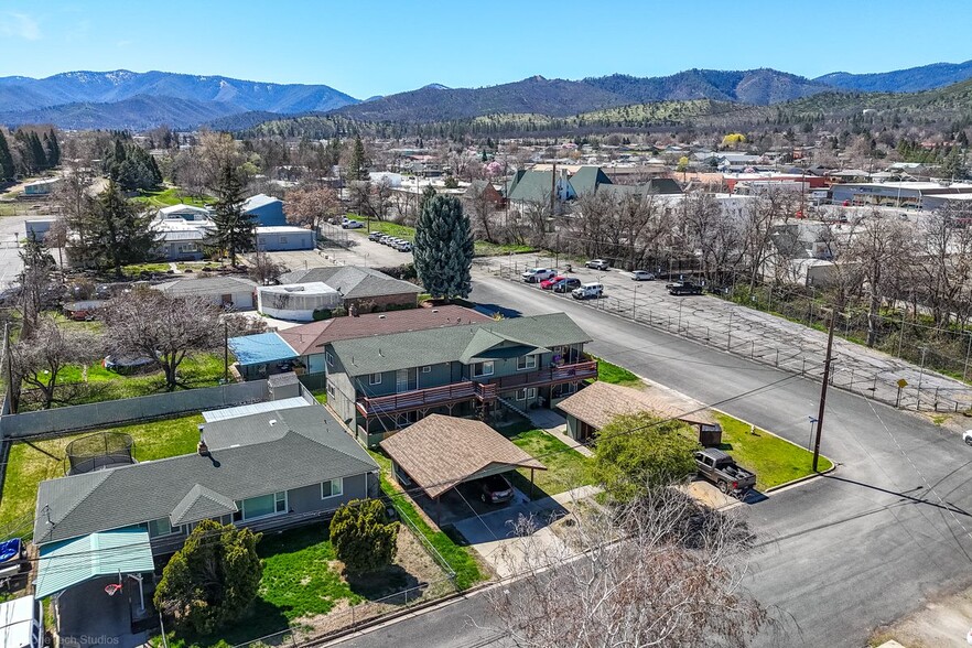 Yreka 66 Inc.-66 units-15 Buildings portefeuille de 4 biens à vendre sur LoopNet.fr - Photo de l’immeuble – Image 3 sur 31