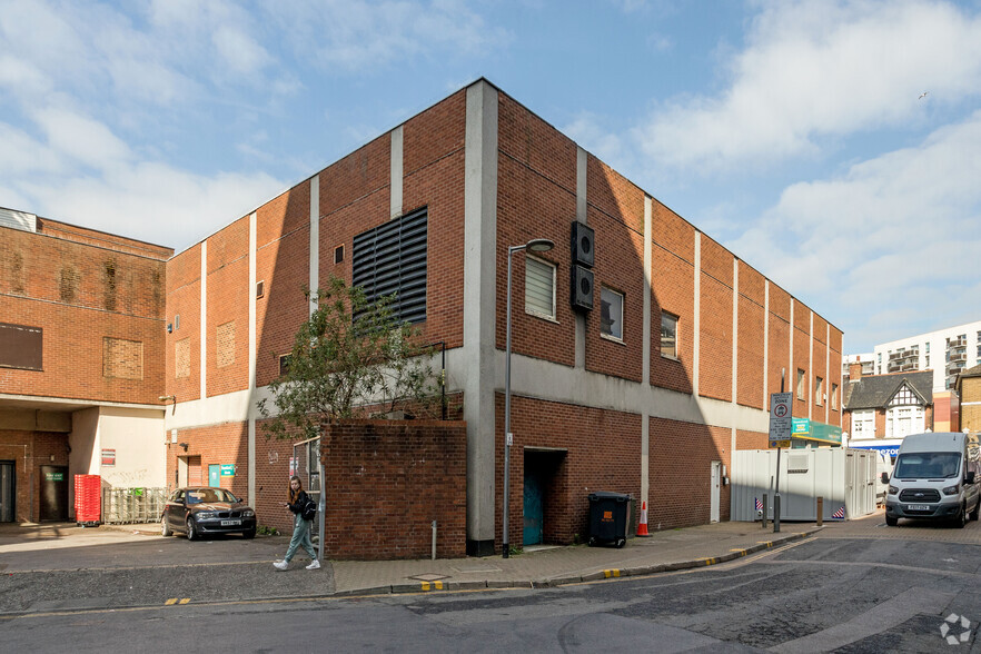 36-42 East St, Barking à louer - Photo de l’immeuble – Image 3 sur 3