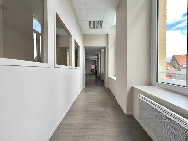 Bureau dans Saint-Omer à vendre - Photo de l’immeuble – Image 2 sur 5