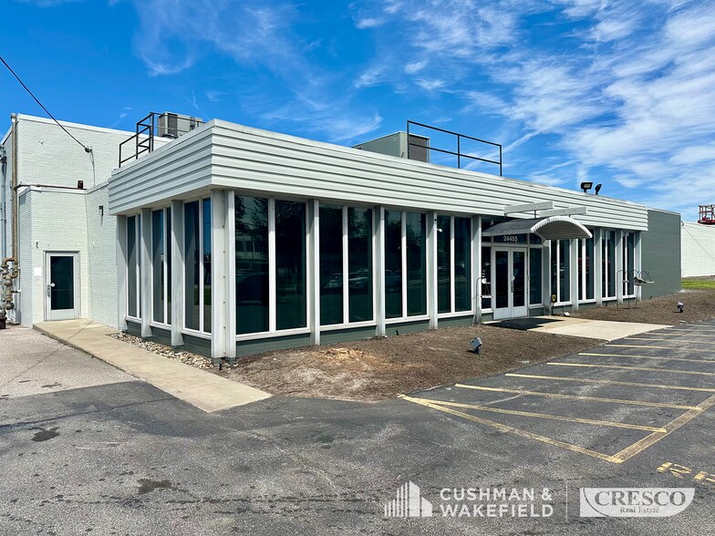 24455 Aurora Rd, Bedford Heights, OH à vendre - Photo de l’immeuble – Image 2 sur 16
