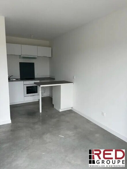 Bureau dans Châteauneuf-le-Rouge à louer - Photo de l’immeuble – Image 3 sur 5
