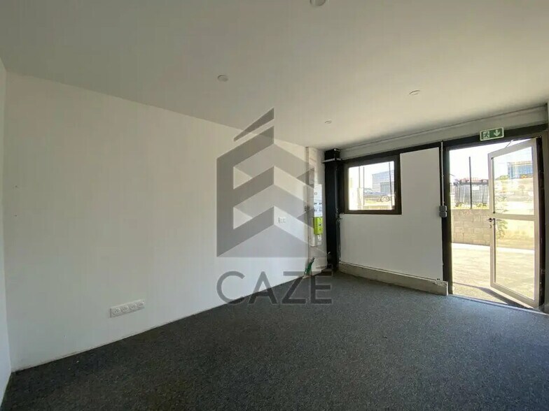 Local d'activités dans Montussan à vendre - Photo de l’immeuble – Image 2 sur 5