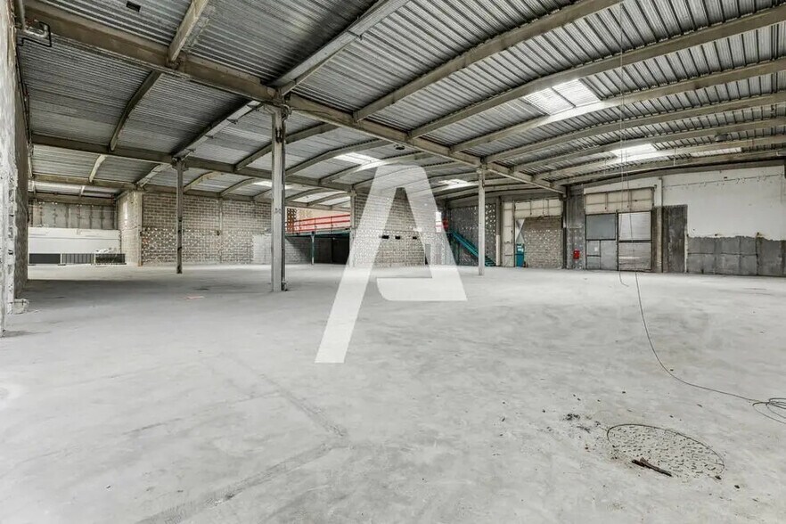 Local d’activités dans Ivry-sur-Seine à louer - Photo de l’immeuble – Image 2 sur 5