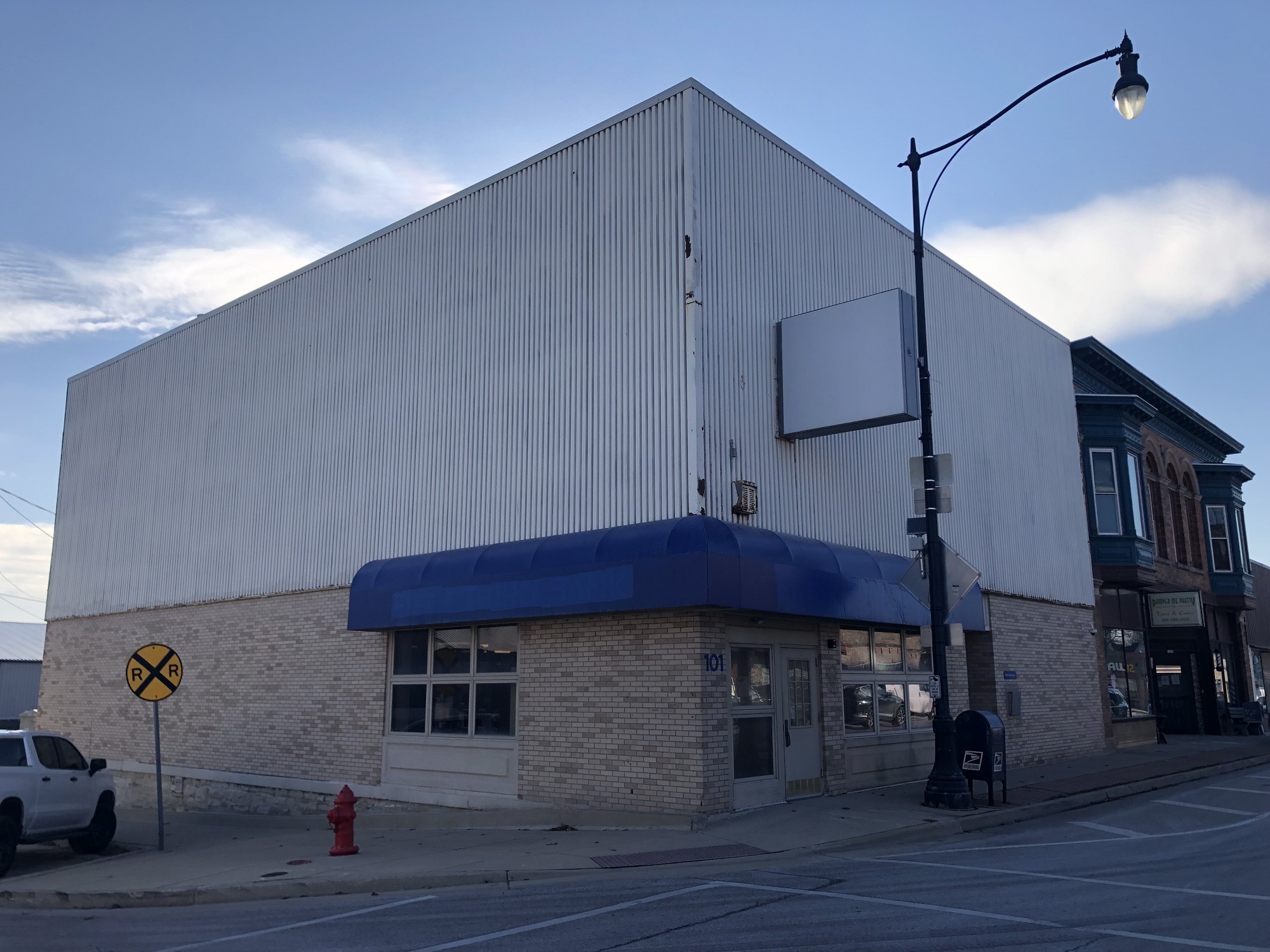 101 W Lincoln Ave, Hinckley, IL à vendre Photo de l’immeuble– Image 1 sur 2