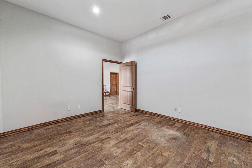 160 E Mason St, Stephenville, TX à louer - Photo de l’immeuble – Image 3 sur 16