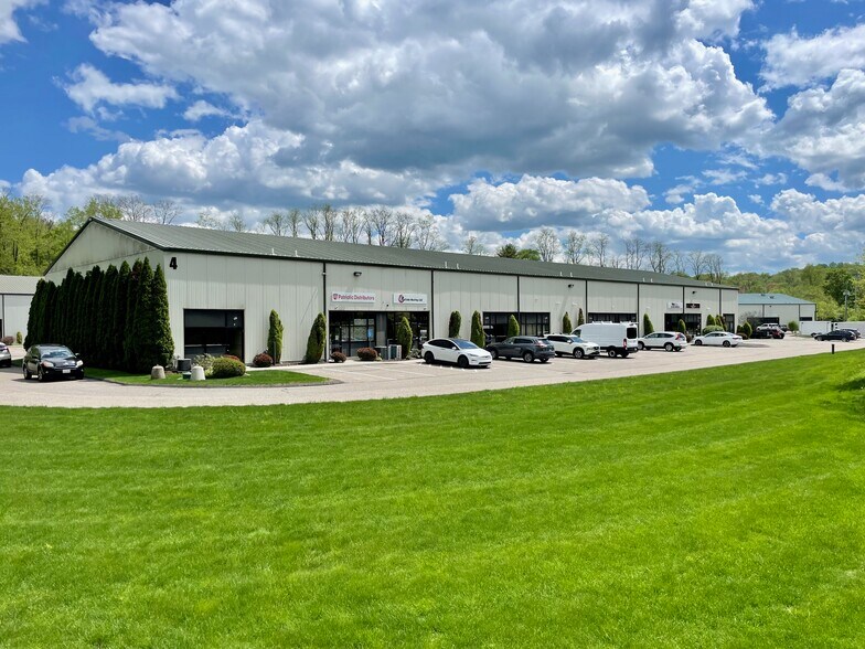 4 Sand Cut Rd, Brookfield, CT à vendre - Photo de l’immeuble – Image 1 sur 16