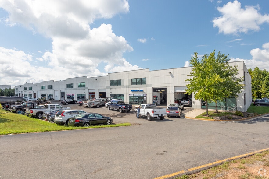 23571 Pebble Run Pl, Sterling, VA à louer - Photo principale – Image 1 sur 2