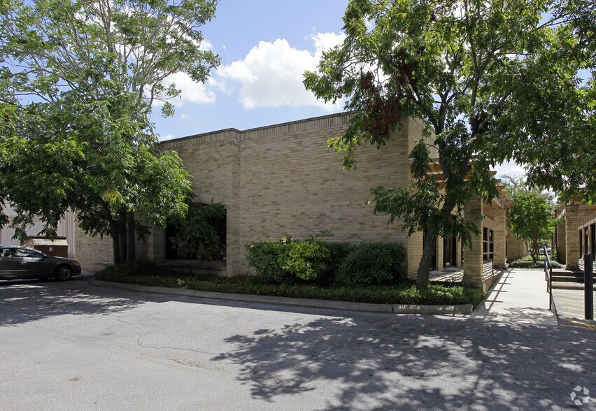 420 Water St, Kerrville, TX à louer - Photo de l’immeuble – Image 2 sur 3