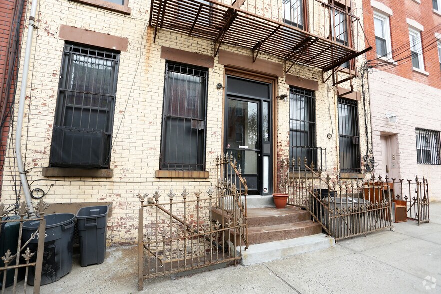 656 Henry St, Brooklyn, NY à vendre - Photo de l’immeuble – Image 2 sur 51